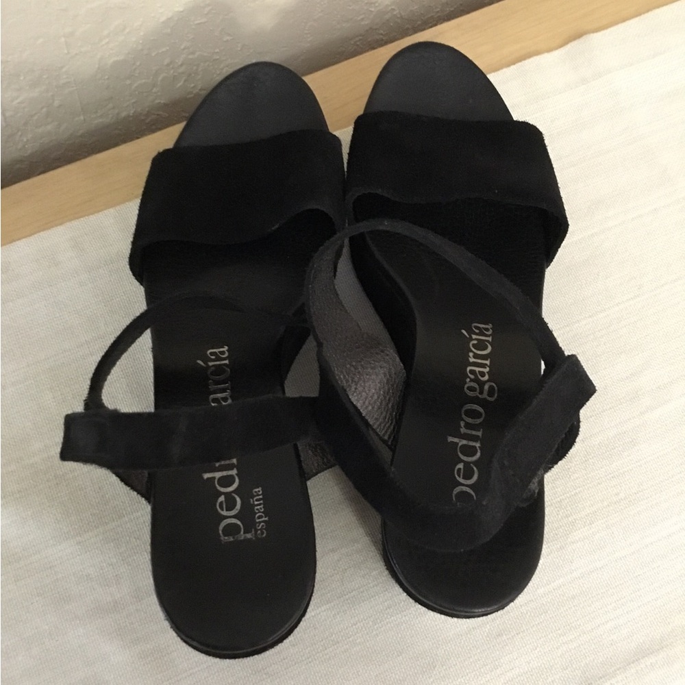 Pedro Garcia Elegant Black Wedge Sandals - Picture 7 of 10